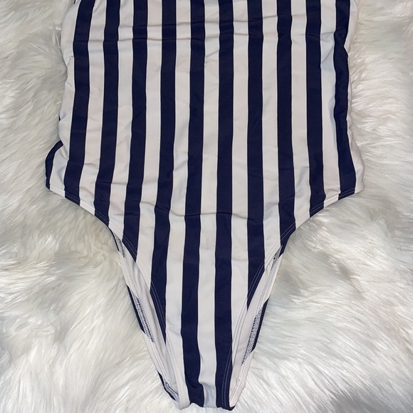 Aerie striped swimsuit - Picture 3 of 6